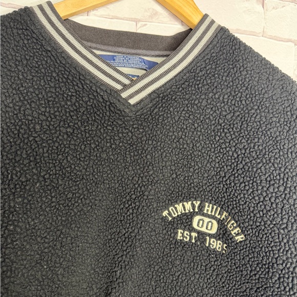 Tommy Hilfiger Black Sherpa V-Neck Pullover | Vintage Preppy Streetwear Cozycore - Picture 3 of 9